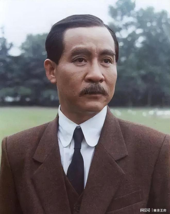 筹拍卢奇试镜导演发愁：怎么看也不像pg电子免费模拟器电影《百色起义》(图3)